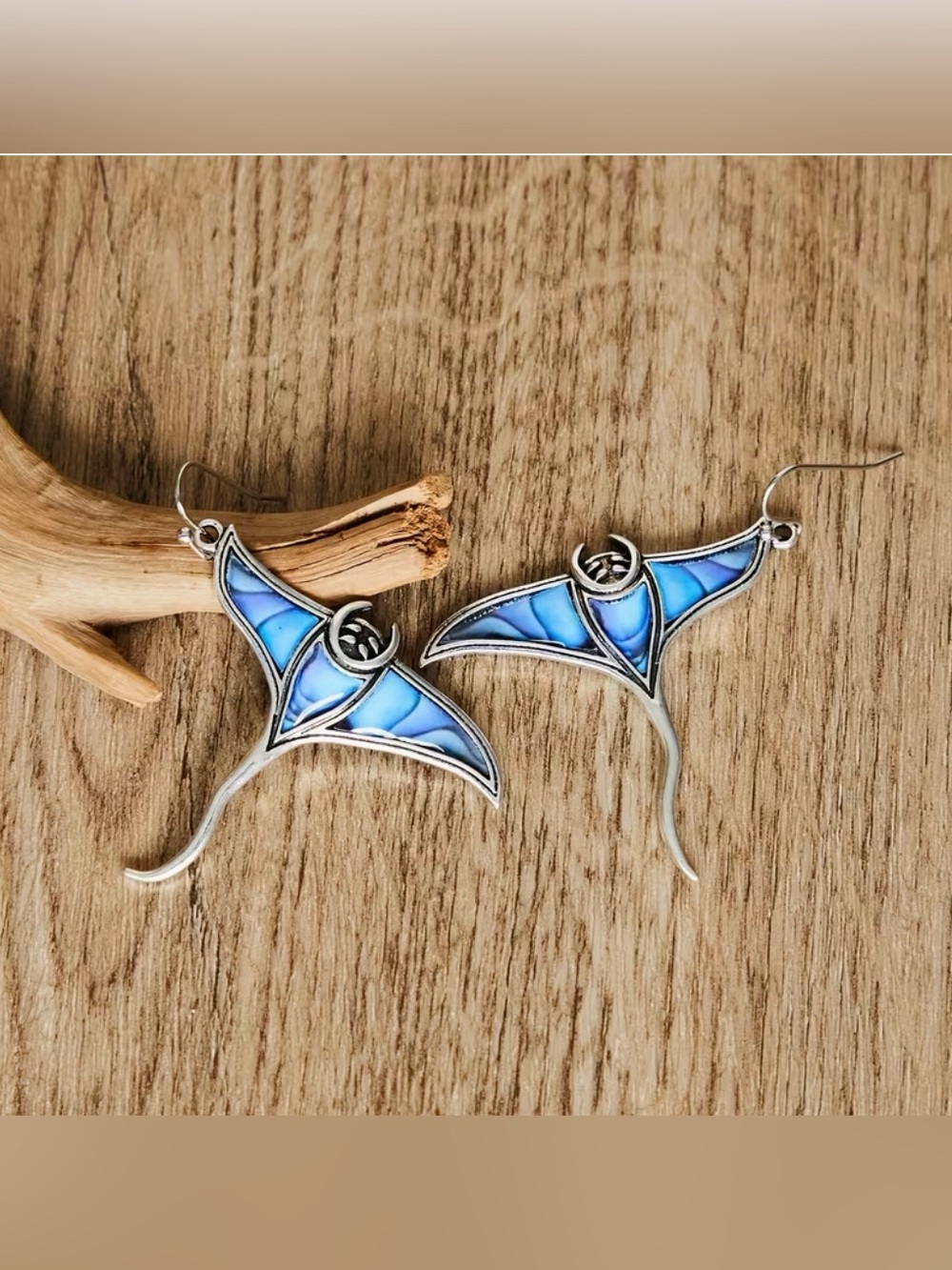 Devil Fish String-ray Shaped Earrings New - Picture 6 of 7